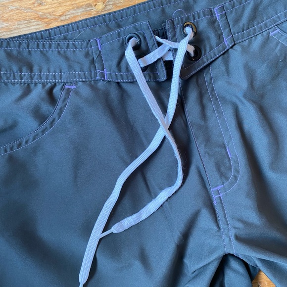 White Sierra Capris - 10 - Picture 3 of 9